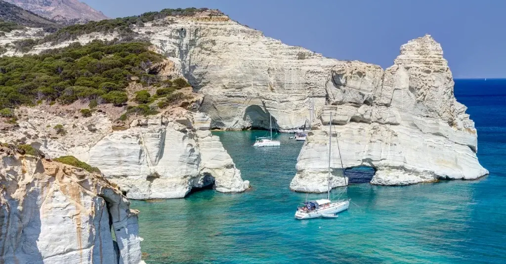 Cyclades Islands yacht charter