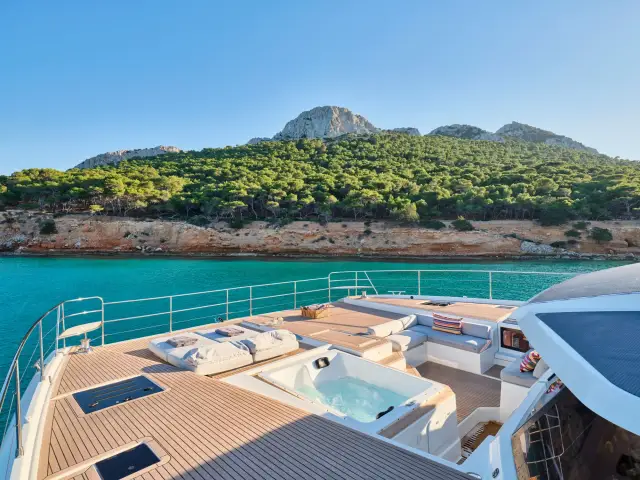 Alena Power 67 yacht – photo 7