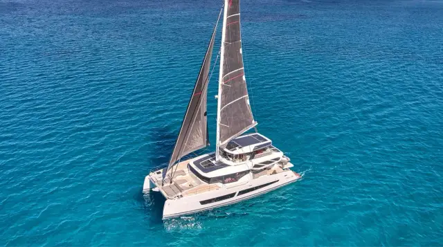 Aloia – Thíra 80 yacht charter in Greece