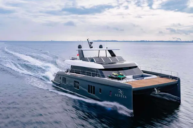 Alteya – Sunreef 70 Power yacht charter in Greece