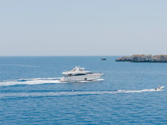 Lady Natassa Ferretti 830 Fly yacht – photo 2