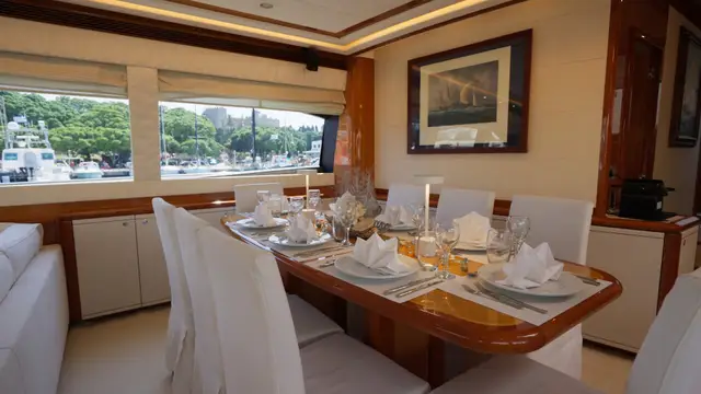 Lady Natassa Ferretti 830 Fly yacht – photo 4