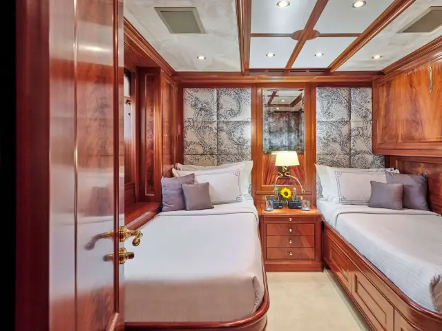 Option B Classic 121 yacht – photo 9