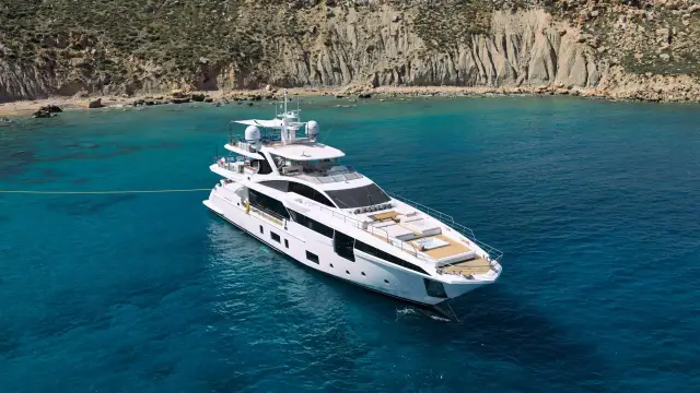 Pura Vida – Grande 35 Metri yacht charter in Greece