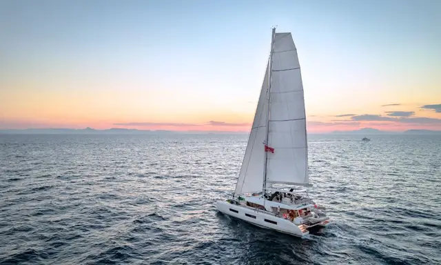 White Caps Lagoon Sixty 5 yacht – photo 7